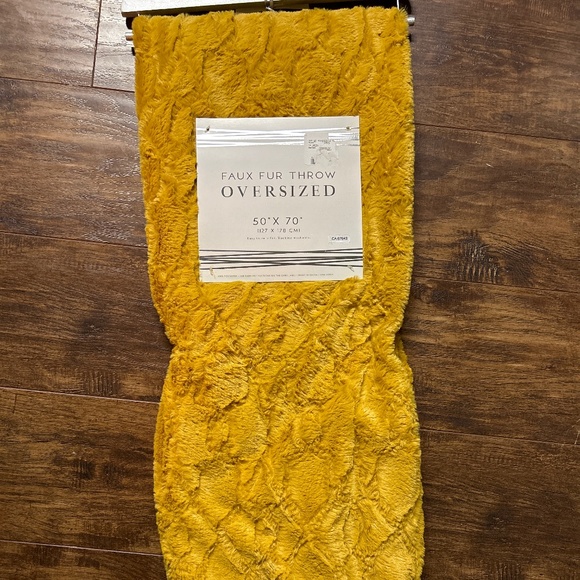 Oversized faux fur throw - Picture 2 of 3